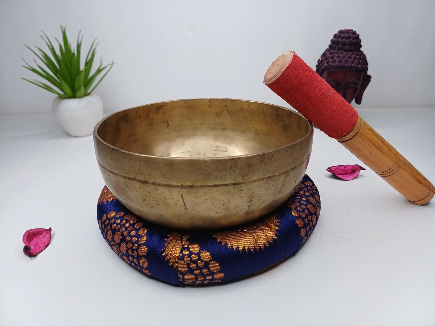 Antique Hand-Hammered Singing Bowl,Handmade Tibetan Singing Bowl ForYoga, Meditation, Chakra Healing, Antique Healing Singing bowl