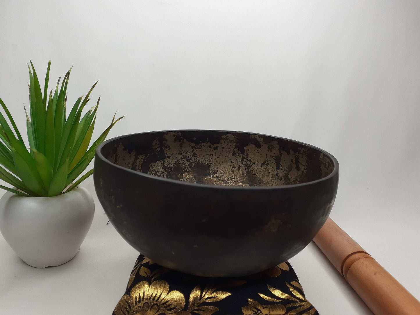 Antique Singing Bowl 5 inch Bowl Handmade Tibetan Singing Bowl of Yoga, Meditation, Chakra Healing, Hand Carved Antique Healing Singing bowl