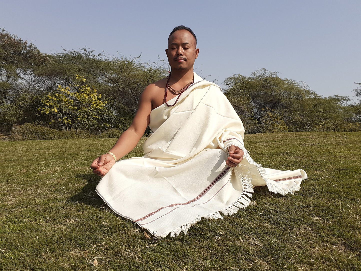 MAHAKUBH Large Traditional Handwoven White Pure Himalayan Sheep Wool Meditation Shawl,Ethnic Himalayan Prayer Wrap,Indian Yoga Shawl
