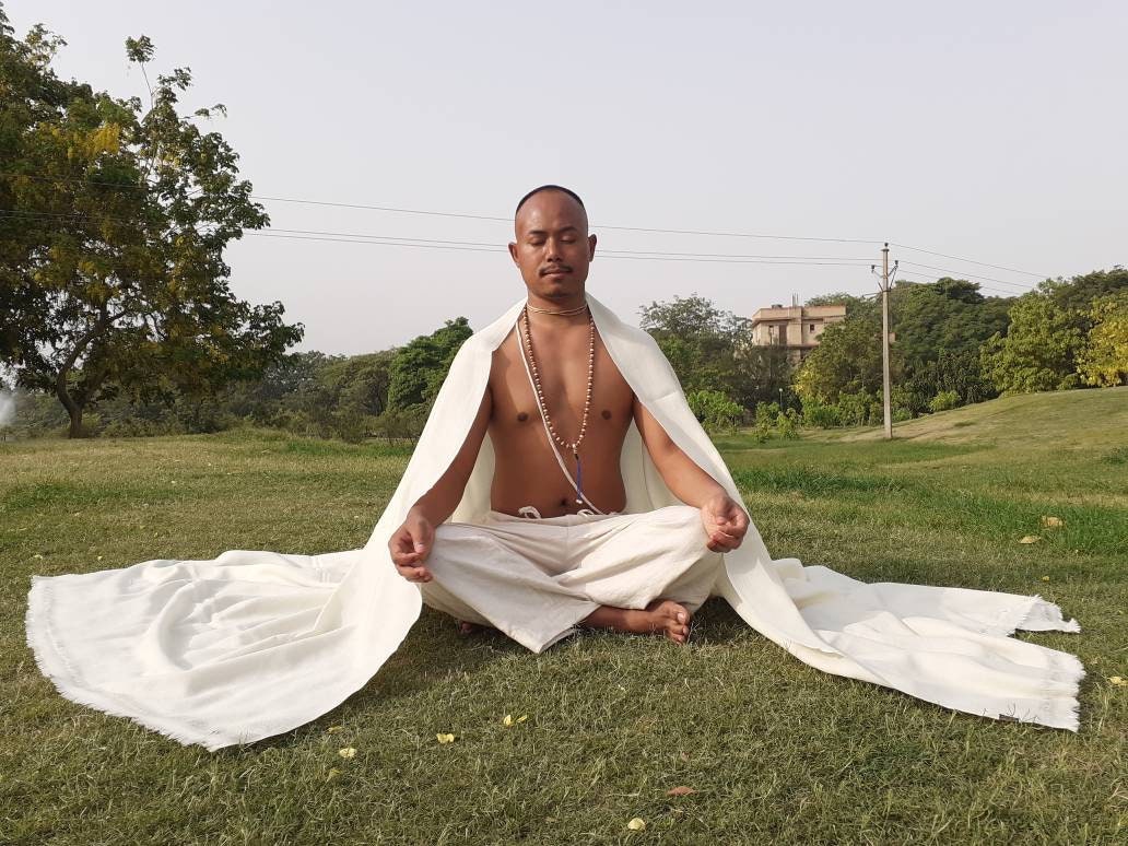 TAPASHYA X-Large Handwoven White Pure Himalayan Sheep Wool Meditation Shawl,Himalayan Prayer Blanket,Handmade Kullu Indian Yoga Prayer Wrap