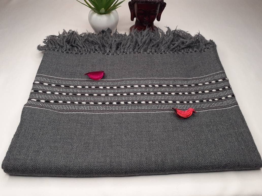 Light Grey Handwoven Himalayan Sheep Wool Meditation Shawl,Ethnic Blanket,Himalayan Wool Blanket,Handmade Indian Shawl,Kullu Shawlullu Shawl