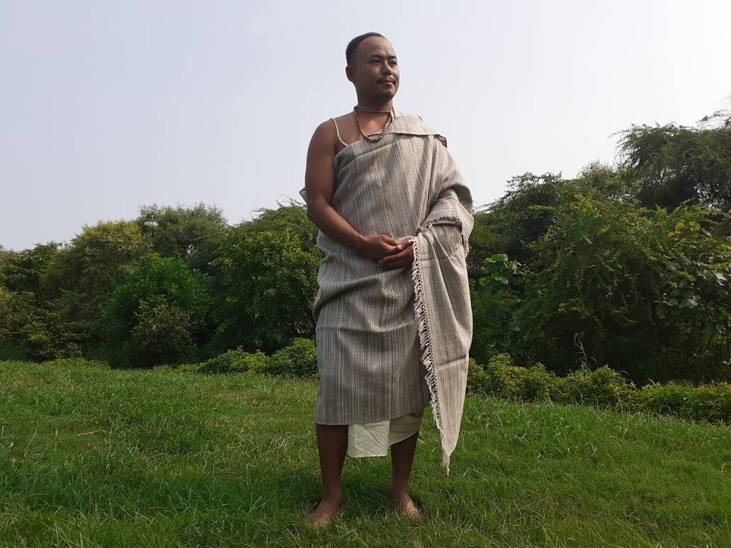 INDRA X-Large Thick Light Grey Handspun Handwoven Himalayan Yak Wool Meditation Blanket,Tibetan Yak Wool Wrap,Tibetan Yak Wool Prayer Zen