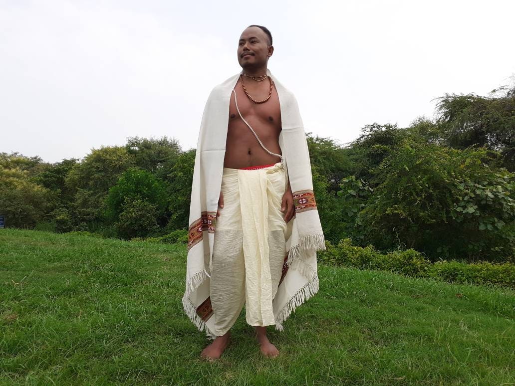 Handwoven White Pure Himalayan Sheep Wool Meditation Shawl,Himalayan Prayer Blanket,Kullu Shawl,Ethnic Indian Shawl,Wool Prayer Wrap
