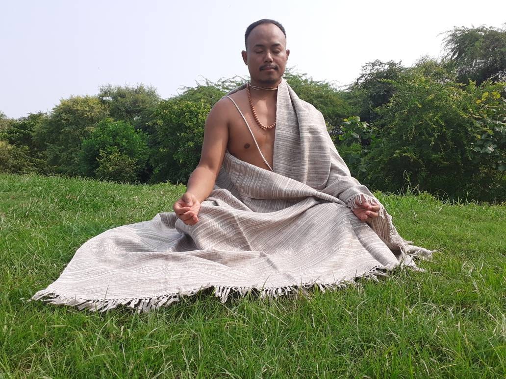 INDRA X-Large Thick Light Grey Handspun Handwoven Himalayan Yak Wool Meditation Blanket,Tibetan Yak Wool Wrap,Tibetan Yak Wool Prayer Zen
