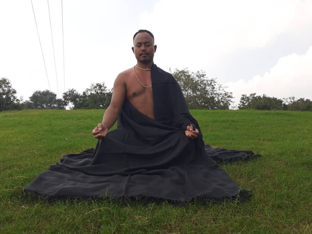 KAAL X-Large Handwoven Black Plain Himalayan Sheep Wool Meditation Shawl,Himalayan Prayer Blanket,Wool Prayer Wrap,Ethnic Indian YogaBlanket