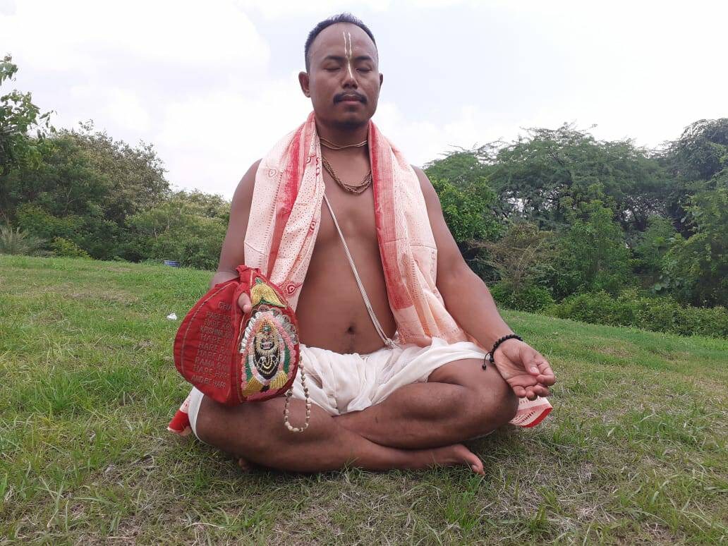 108 Beads Hand Knotted Tulasi Japa Mala,Hare Krishna Meditation Beads With Hand embroidered Lord Jagannath Japa Bag,Hare Krishna