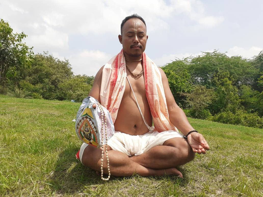 108 Beads Hand Knotted Tulasi Japa Mala,Hare Krishna Meditation Beads With Hand embroidered Lord Jagannath Japa Bag,Hare Krishna