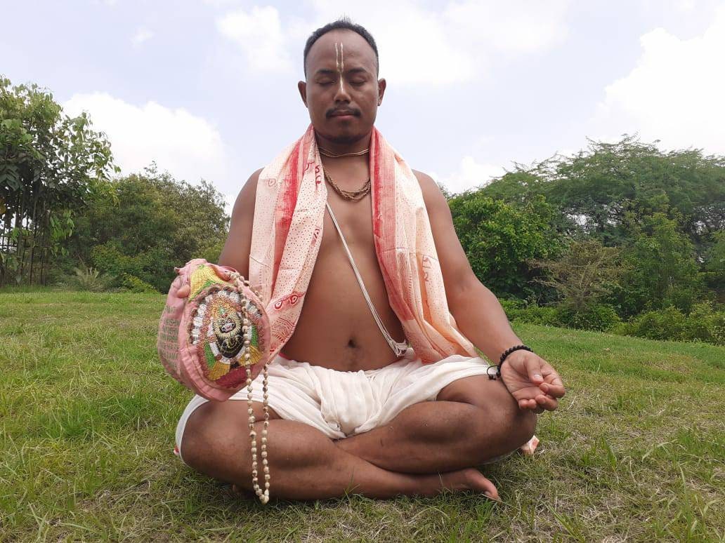 108 Beads Hand Knotted Tulasi Japa Mala,Hare Krishna Meditation Beads With Hand embroidered Lord Jagannath Japa Bag,Hare Krishna