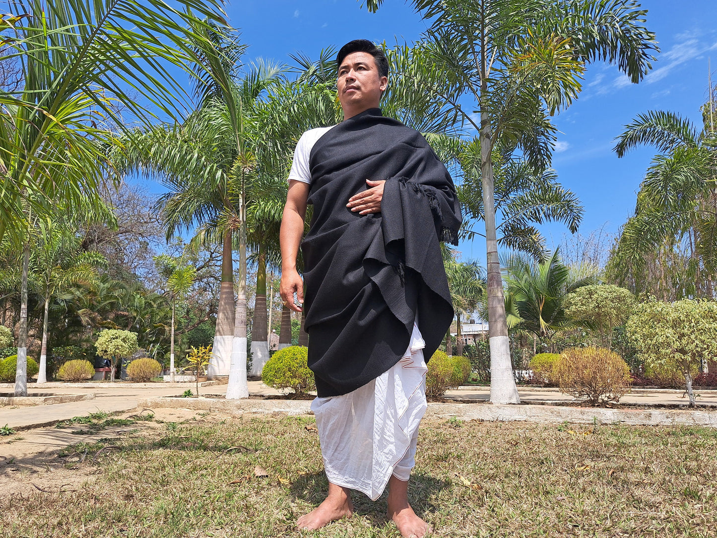 TRIVENI Handwoven Black Pure Himalayan Sheep Wool Meditation Shawl,Himalayan Prayer Blanket,Kullu Shawl,Ethnic Indian Shawl,Wool Prayer Wrap