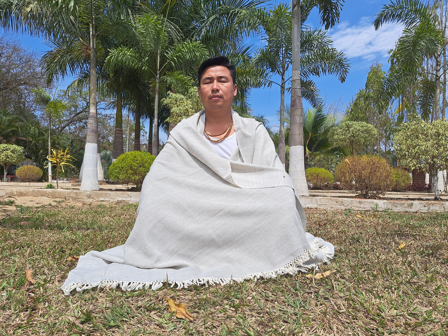 Handwoven  Light Grey Himalayan Sheep Wool Meditation Shawl,Himalayan Prayer Blanket,Kullu Shawl,Ethnic Indian Shawl,Wool Prayer Wrap