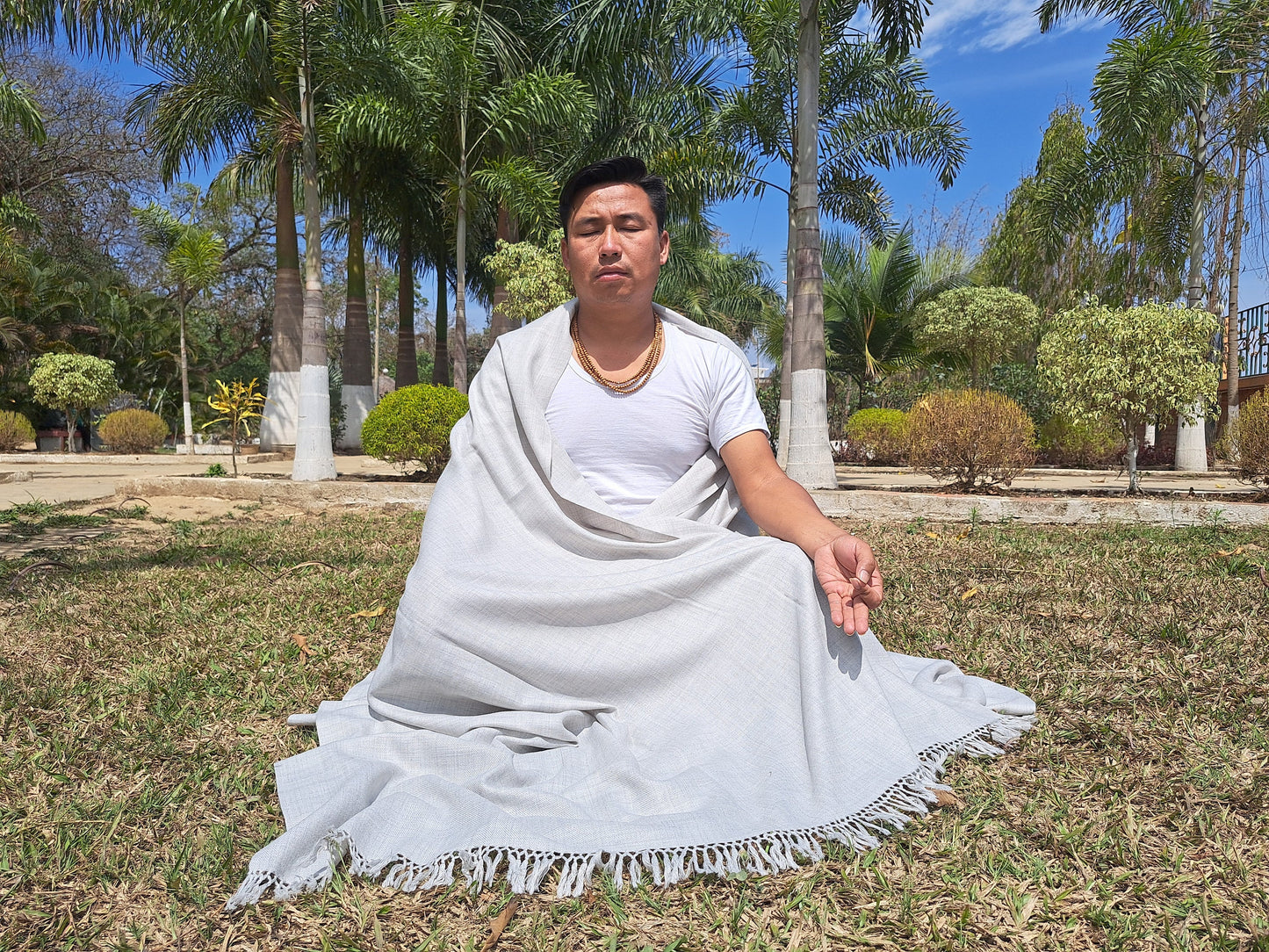 Handwoven  Light Grey Himalayan Sheep Wool Meditation Shawl,Himalayan Prayer Blanket,Kullu Shawl,Ethnic Indian Shawl,Wool Prayer Wrap