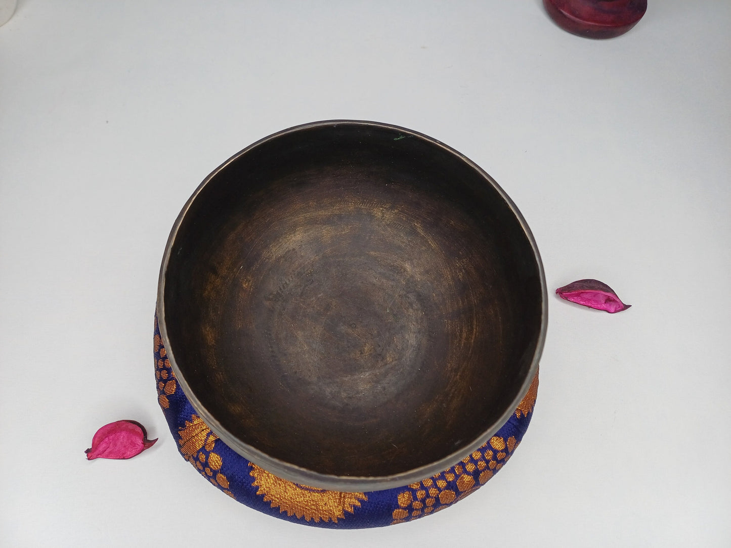 Antique Singing Bowl 5 inch Bowl Handmade Tibetan Singing Bowl of Yoga, Meditation, Chakra Healing, Hand Carved Antique Healing Singing bowl