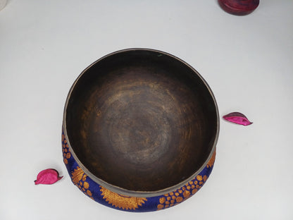 Antique Singing Bowl 5 inch Bowl Handmade Tibetan Singing Bowl of Yoga, Meditation, Chakra Healing, Hand Carved Antique Healing Singing bowl