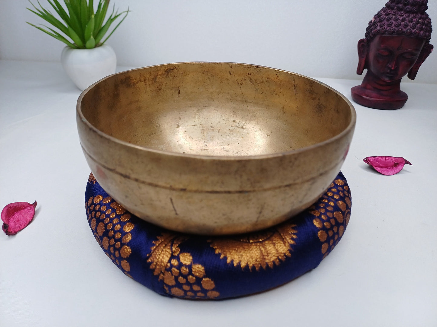 Antique Hand-Hammered Singing Bowl,Handmade Tibetan Singing Bowl ForYoga, Meditation, Chakra Healing, Antique Healing Singing bowl