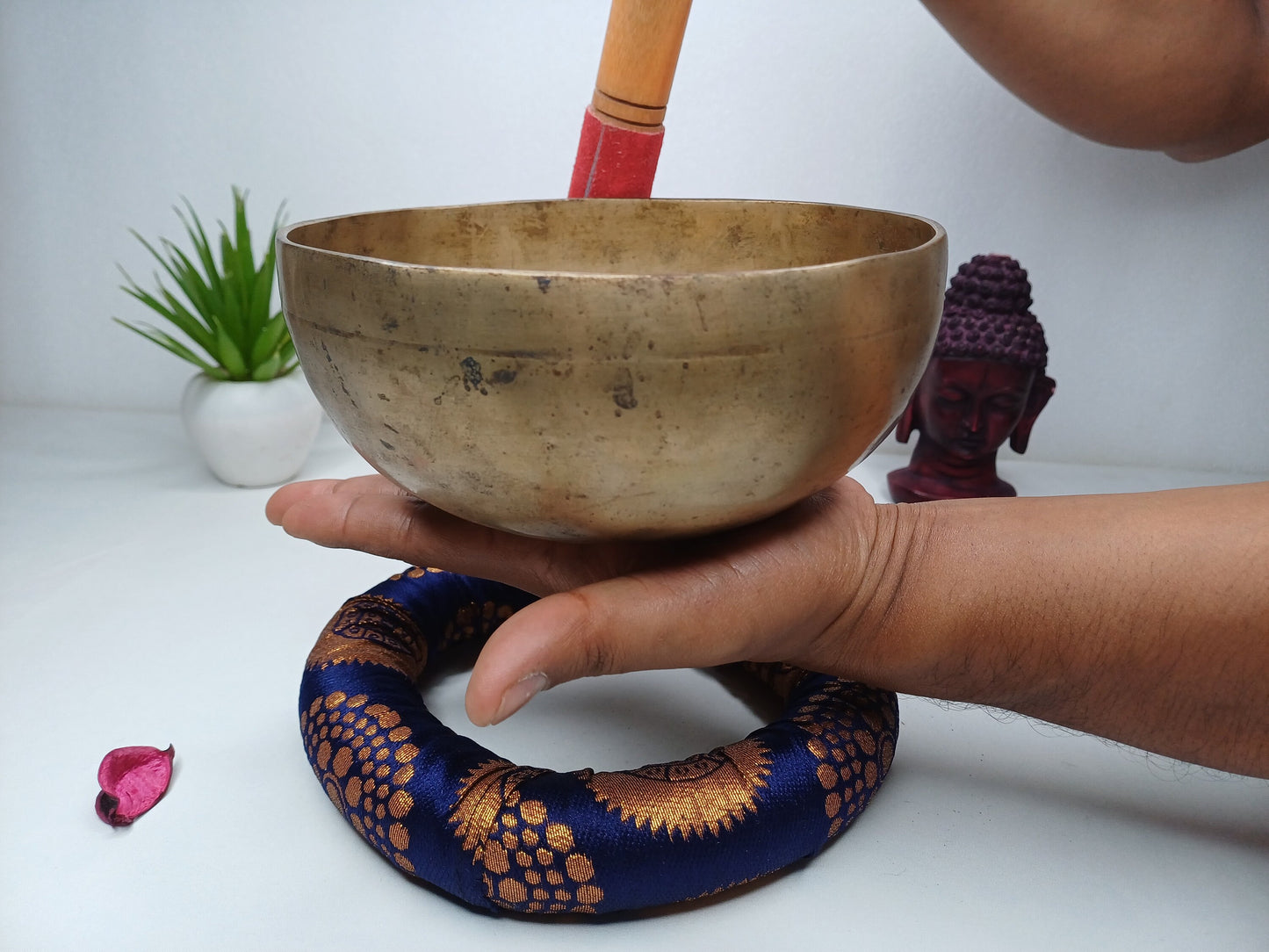Antique Hand-Hammered Singing Bowl,Handmade Tibetan Singing Bowl ForYoga, Meditation, Chakra Healing, Antique Healing Singing bowl