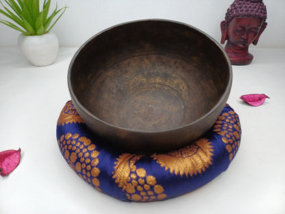 Antique Singing Bowl 5 inch Bowl Handmade Tibetan Singing Bowl of Yoga, Meditation, Chakra Healing, Hand Carved Antique Healing Singing bowl